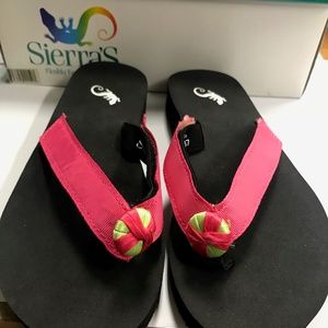 NWOT Sierras's Fun Footwear Flip Flops Size 5